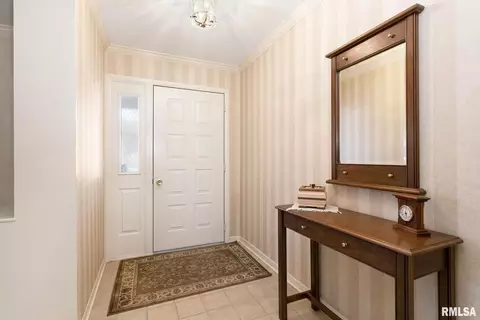 4204 35th Ave, Moline, IL 61265 photo 2