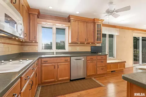 4204 35th Ave, Moline, IL 61265 photo 10