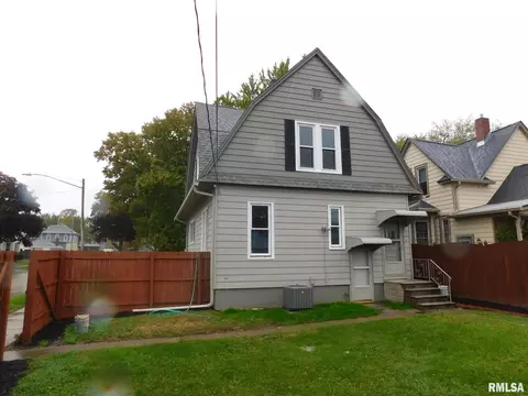 1926 15th St #A, Moline, IL 61265 photo 2