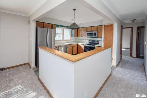 3601 36th St, Moline, IL 61265 photo 8