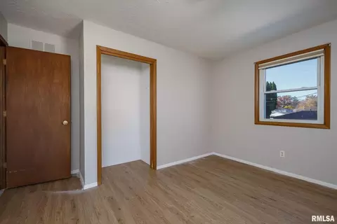 3601 36th St, Moline, IL 61265 photo 12