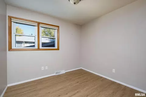 3601 36th St, Moline, IL 61265 photo 14