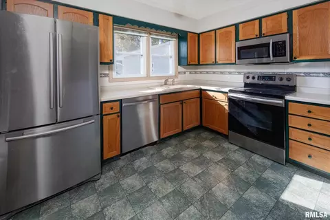 3601 36th St, Moline, IL 61265 photo 9