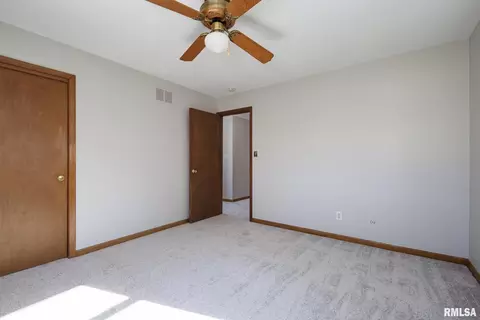 3601 36th St, Moline, IL 61265 photo 18
