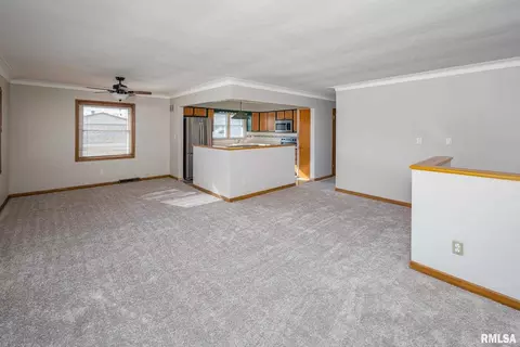 3601 36th St, Moline, IL 61265 photo 6