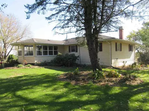 15543 Bishop Rd, Morrison, IL 61270 photo 2