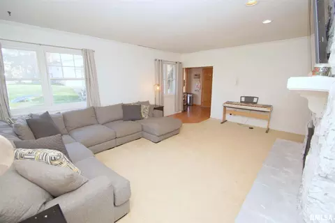 42 Park Ave, Eldridge, IA 52748 photo 18