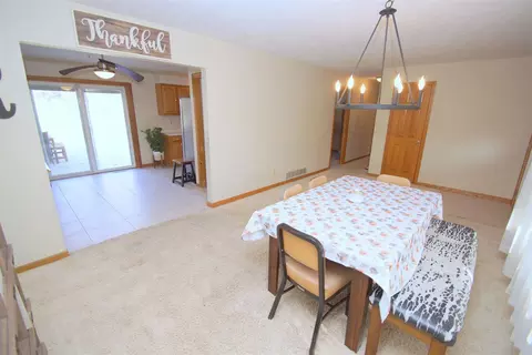 42 Park Ave, Eldridge, IA 52748 photo 4