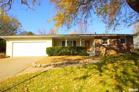 42 Park Ave, Eldridge, IA 52748 photo 1