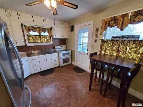 1223 Pershing Blvd, Clinton, IA 52732 photo 13