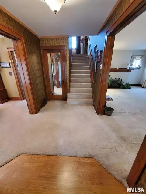 1223 Pershing Blvd, Clinton, IA 52732 photo 2