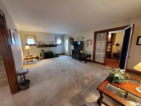 1223 Pershing Blvd, Clinton, IA 52732 photo 4