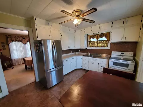 1223 Pershing Blvd, Clinton, IA 52732 photo 14