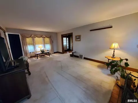1223 Pershing Blvd, Clinton, IA 52732 photo 6