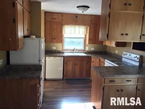 2043 53rd St, Moline, IL 61265 photo 5