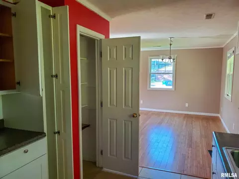 403 N Washington St, Marion, IL 62959 photo 9