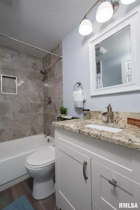 629 8th St, Silvis, IL 61282 photo 5