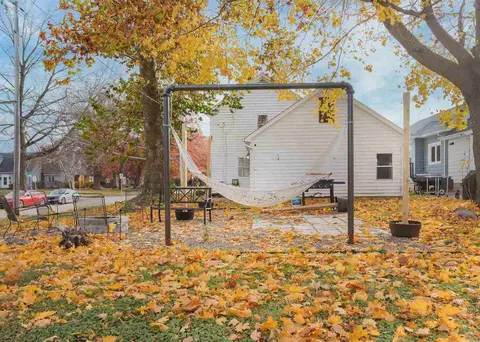1225 29th St, Moline, IL 61265 photo 4