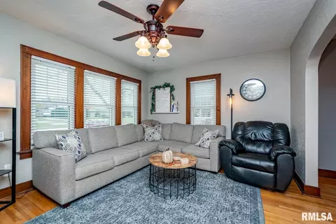 417 E Main St, Geneseo, IL 61254 photo 6