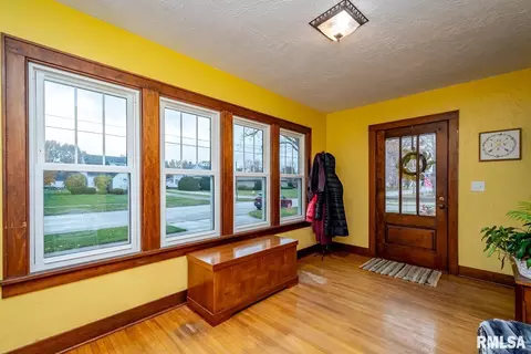 417 E Main St, Geneseo, IL 61254 photo 3