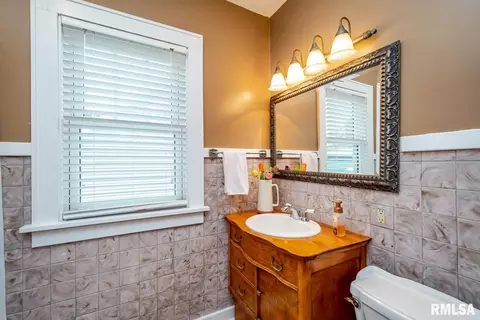 417 E Main St, Geneseo, IL 61254 photo 13
