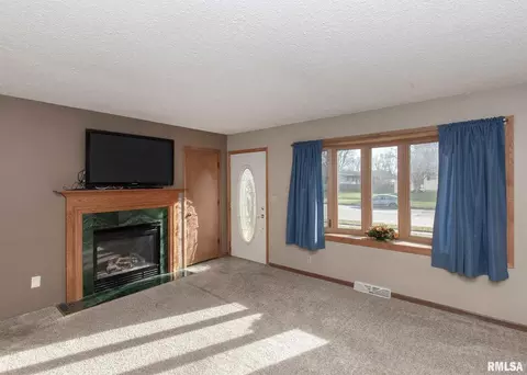 4813 52nd Ave, Moline, IL 61265 photo 3