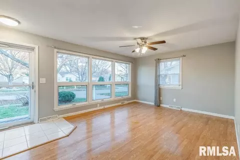 3519 37th St, Moline, IL 61265 photo 2