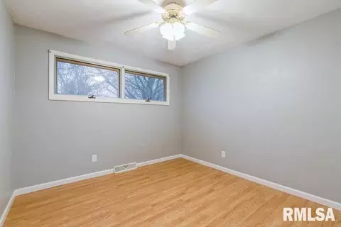 3519 37th St, Moline, IL 61265 photo 9