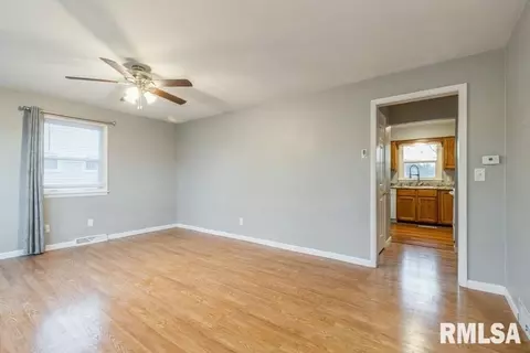 3519 37th St, Moline, IL 61265 photo 3