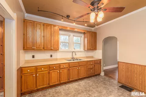 828 E 7th St, Kewanee, IL 61443 photo 10