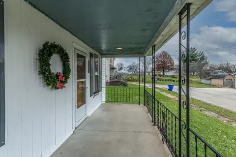 828 E 7th St, Kewanee, IL 61443 photo 2