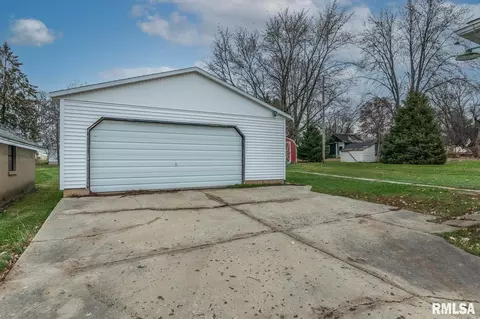 828 E 7th St, Kewanee, IL 61443 photo 4
