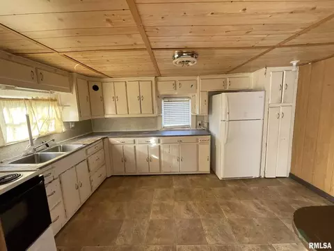 1202 SW 3rd Ave, Aledo, IL 61231 photo 2