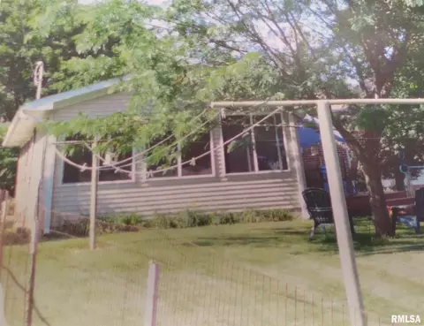 1657 E Circle Dr, Clinton, IA 52732 photo 4