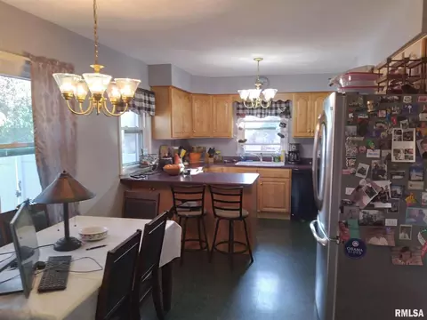1657 E Circle Dr, Clinton, IA 52732 photo 14