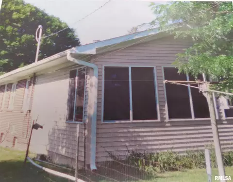 1657 E Circle Dr, Clinton, IA 52732 photo 3