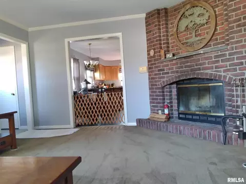 1657 E Circle Dr, Clinton, IA 52732 photo 7