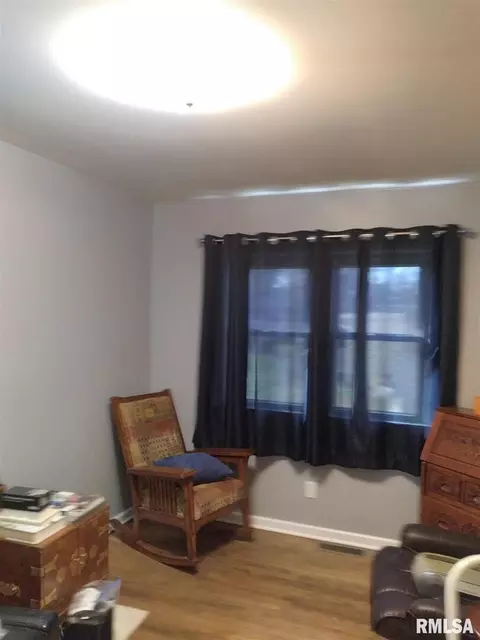 1657 E Circle Dr, Clinton, IA 52732 photo 11