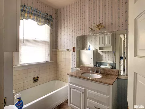 1109 12th Ave, Moline, IL 61265 photo 7