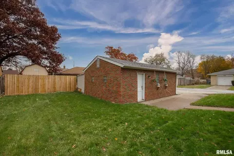 411 10th Ave, Silvis, IL 61282 photo 4