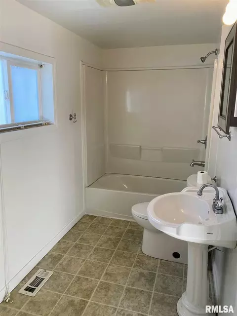 1420 17th Ave, Moline, IL 61265 photo 14