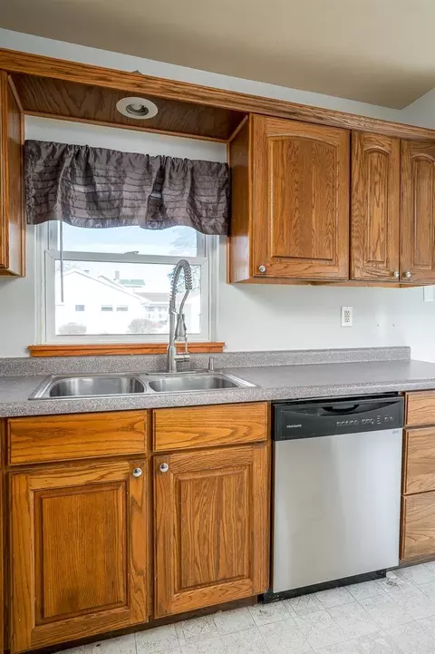 1804 41st St, Moline, IL 61265 photo 8