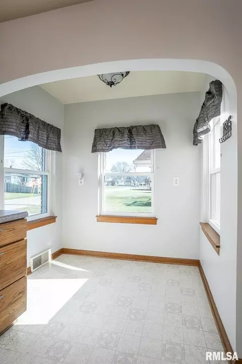 1804 41st St, Moline, IL 61265 photo 9