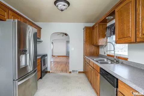 1804 41st St, Moline, IL 61265 photo 6