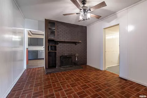2406 Saline Ave, Eldorado, IL 62930 photo 9