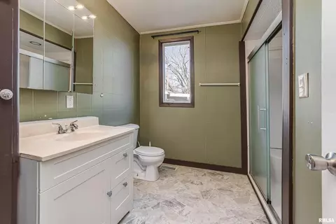 2406 Saline Ave, Eldorado, IL 62930 photo 11