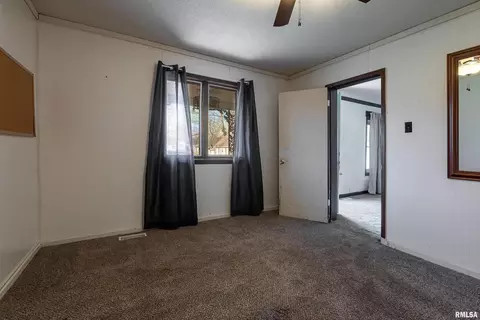 2406 Saline Ave, Eldorado, IL 62930 photo 17
