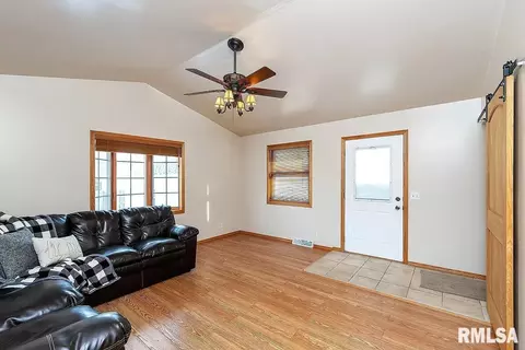 5125 27th Ave, Moline, IL 61265 photo 4