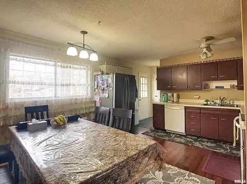 1609 12th St, Silvis, IL 61282 photo 6
