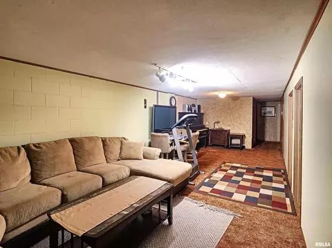 1609 12th St, Silvis, IL 61282 photo 15